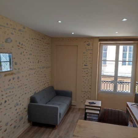 Appartement Studio de charme en pierres - hyper centre à Pau Extérieur photo