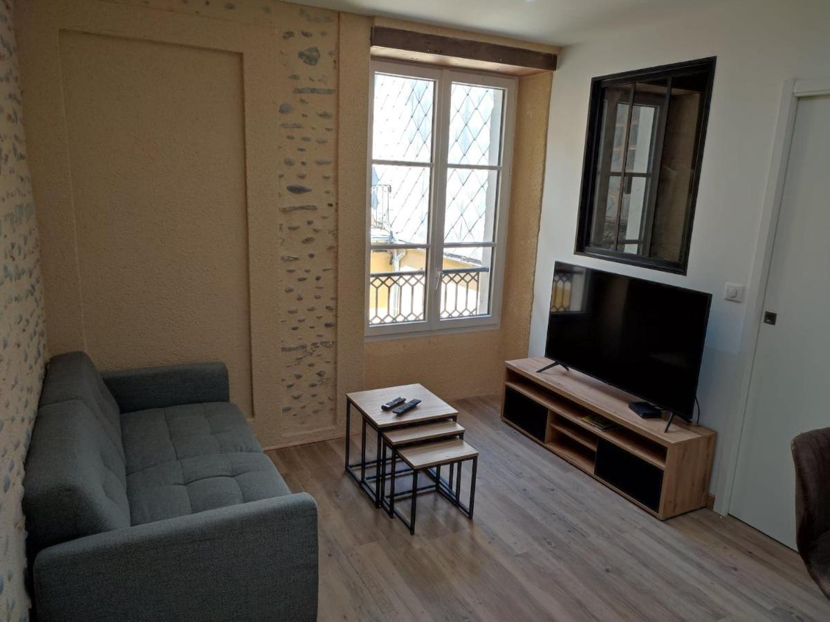 Appartement Studio de charme en pierres - hyper centre à Pau Extérieur photo