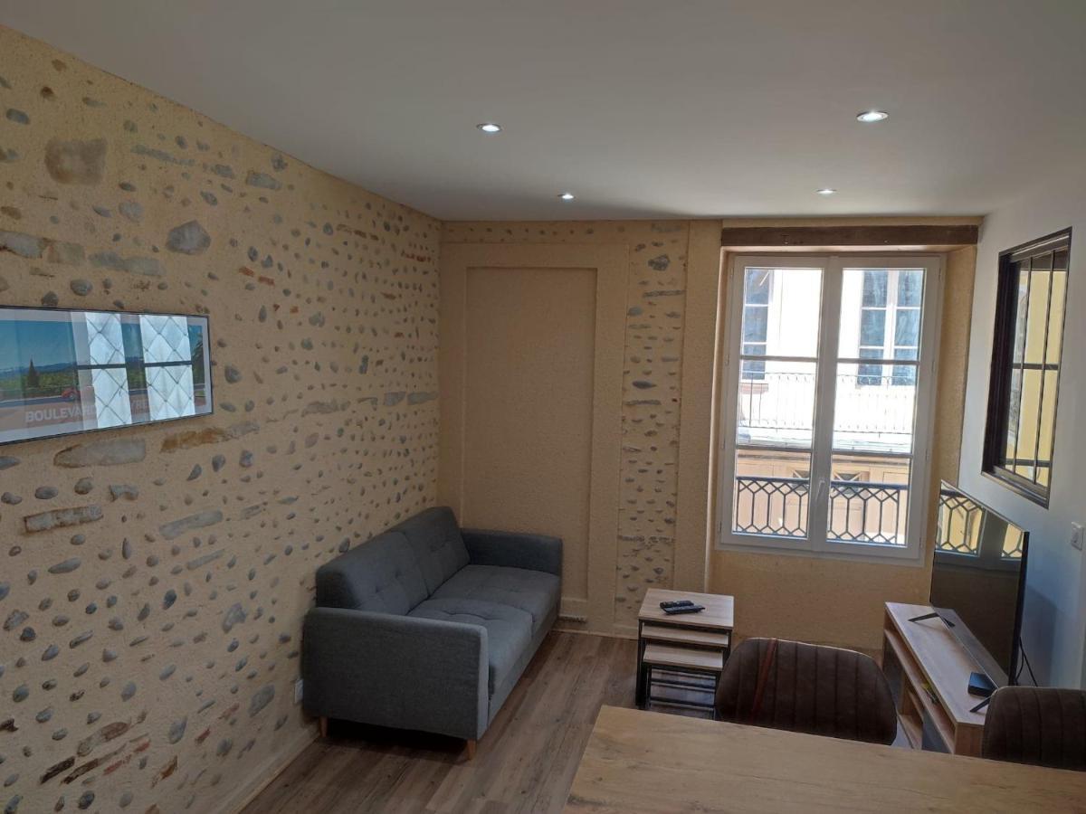 Appartement Studio de charme en pierres - hyper centre à Pau Extérieur photo